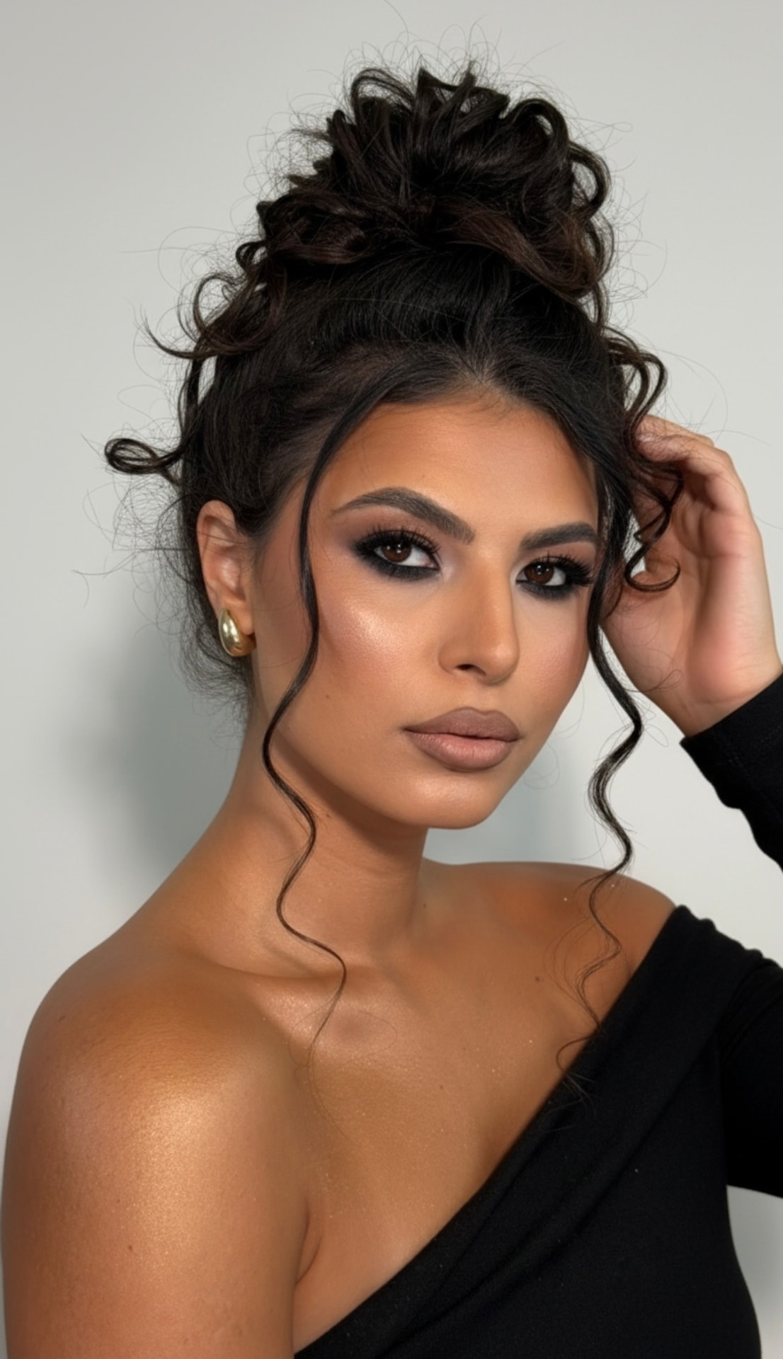 Glow editorial cu updo — Beauty